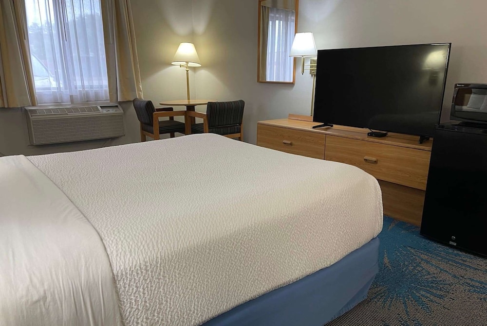 Days Inn by Wyndham Colby 22/32