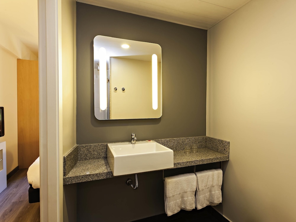 Ibis Pilar 62/63
