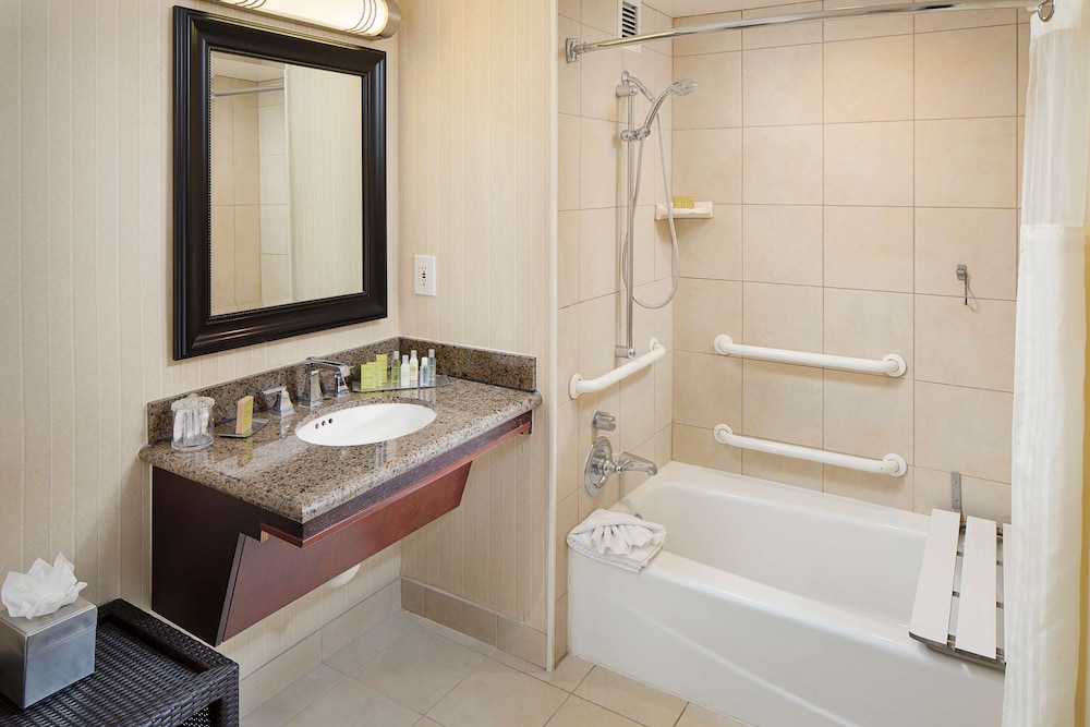 DoubleTree by Hilton Los Angeles - Commerce 5/43