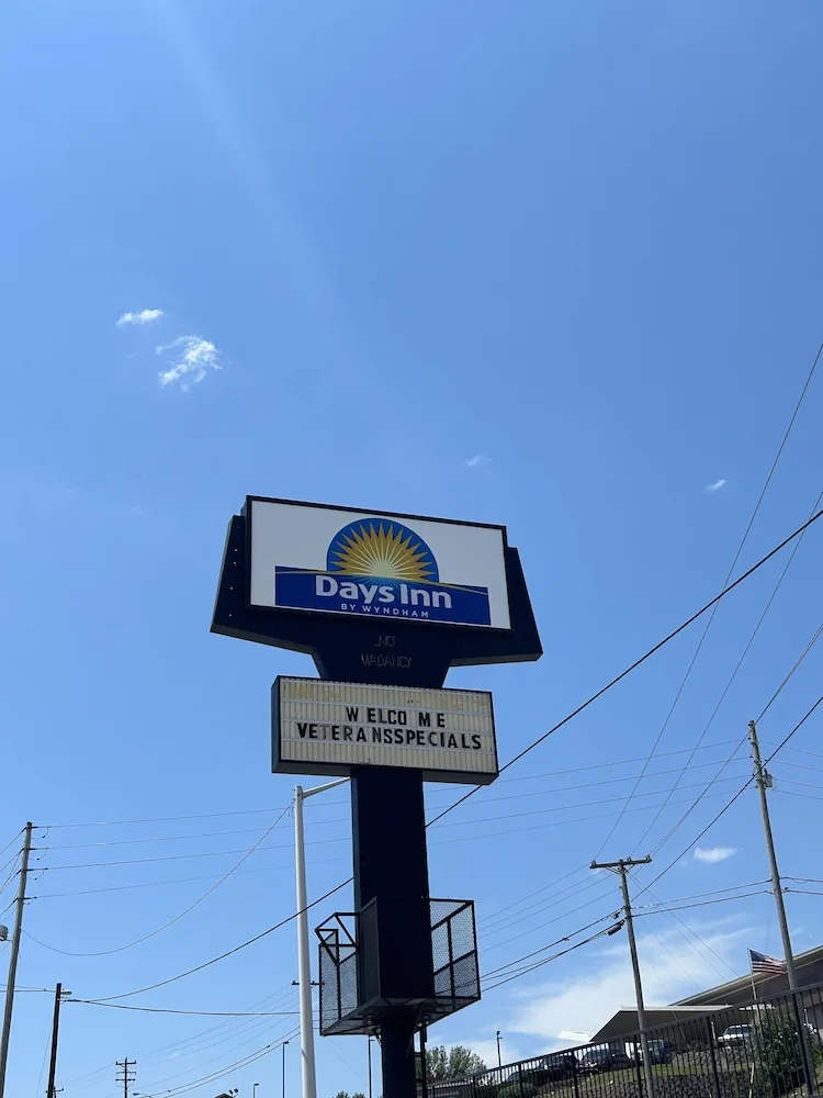 Days Inn by Wyndham Branson Near Theatre District 2/27
