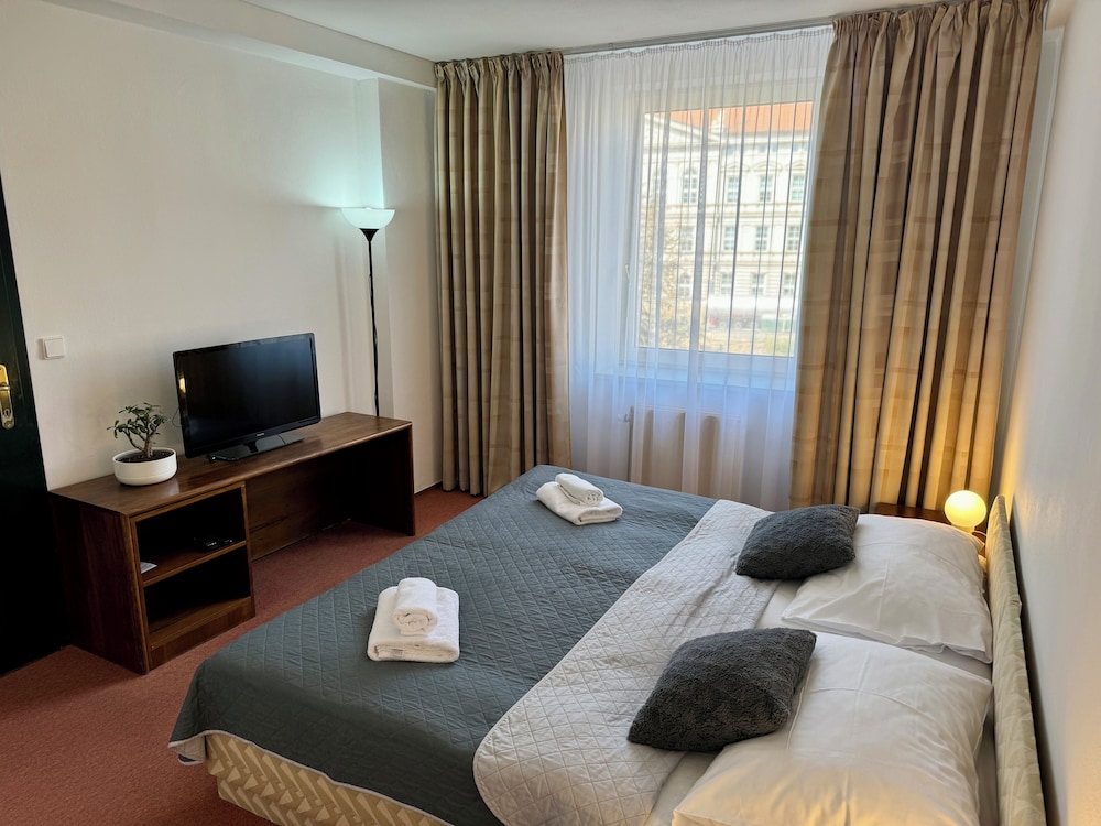 A-Austerlitz Hotel 8/31