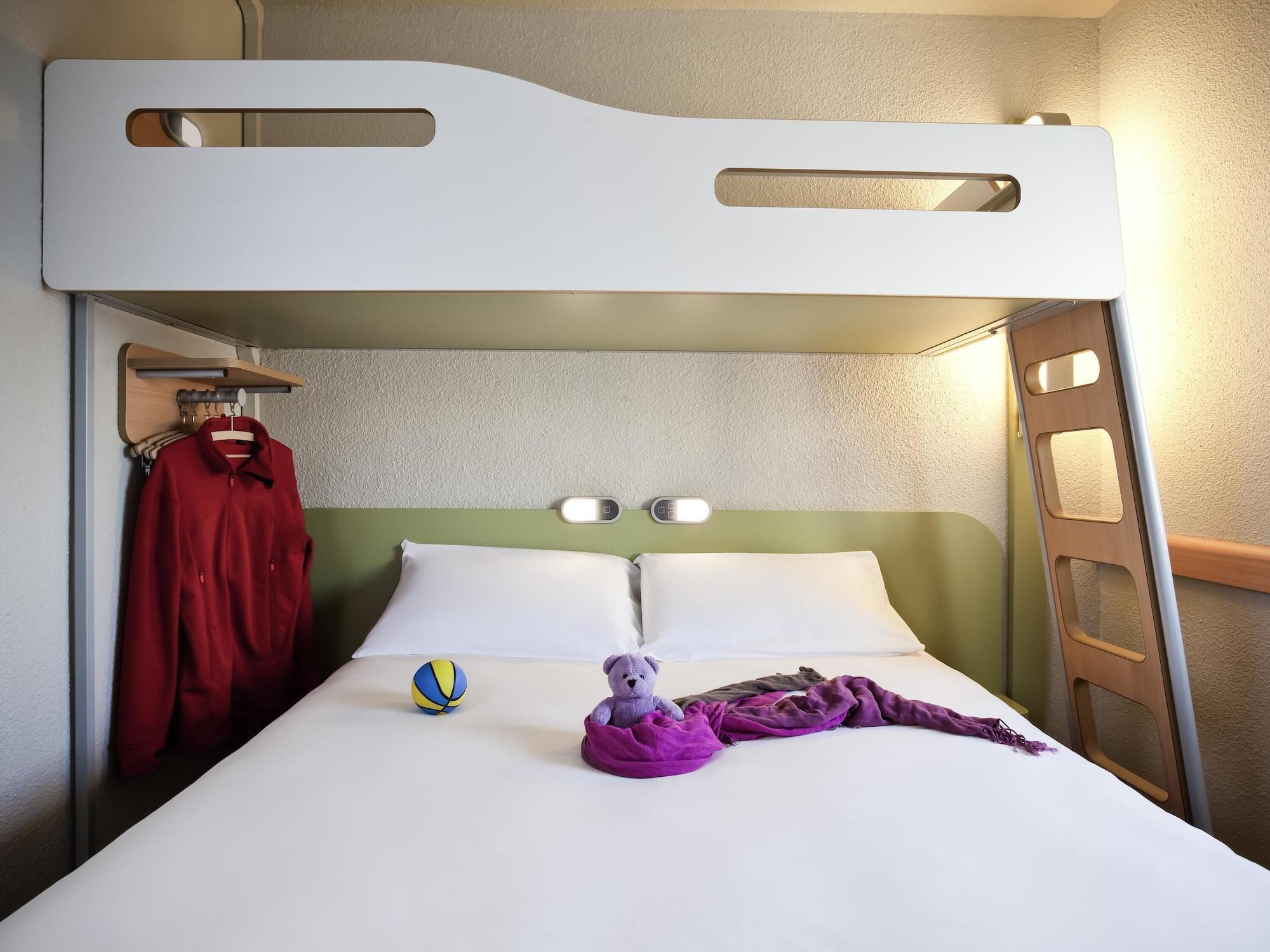 Room, Triple, Multiple Beds