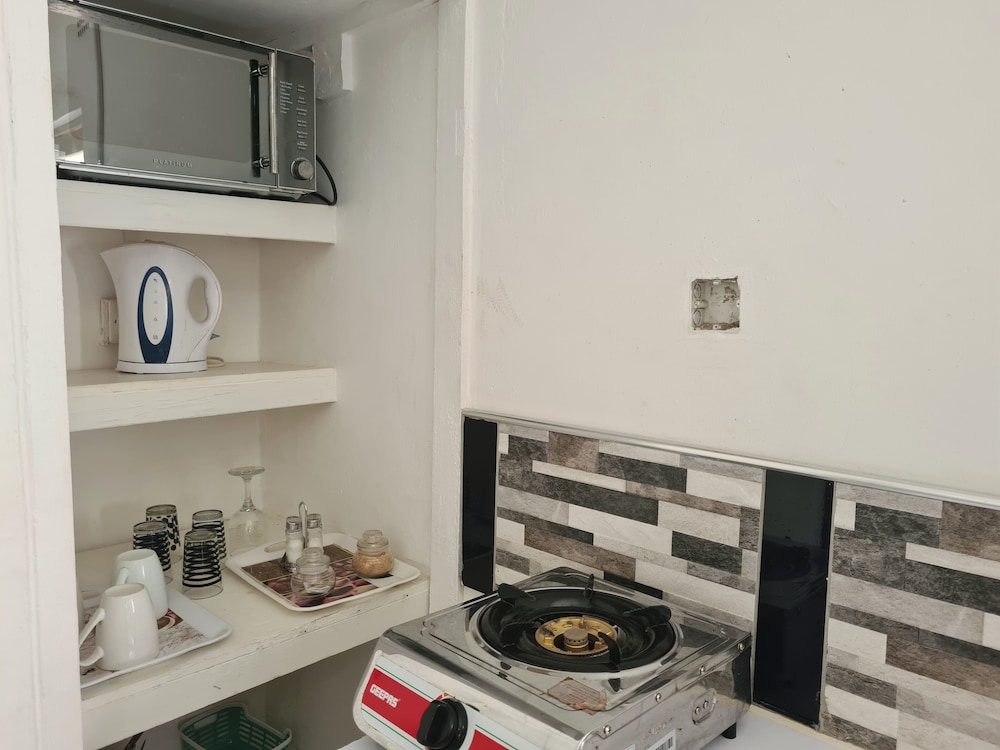 Spendwise Lodge And Apartments 50/50