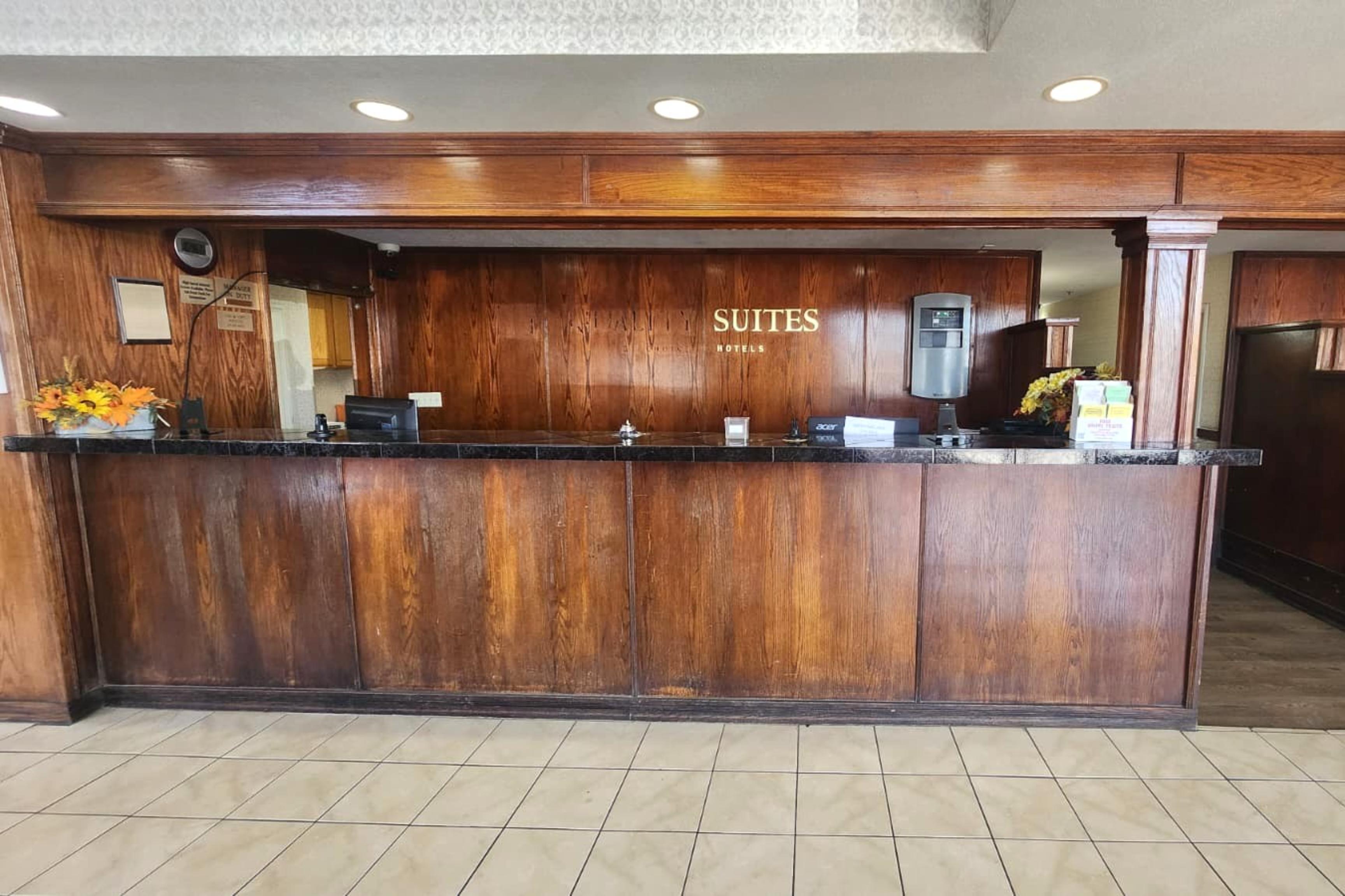 OYO Sunport Suites Albuquerque Airport