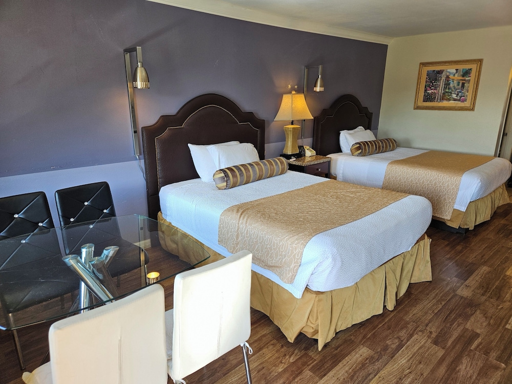 Fullerton Inn 26/53
