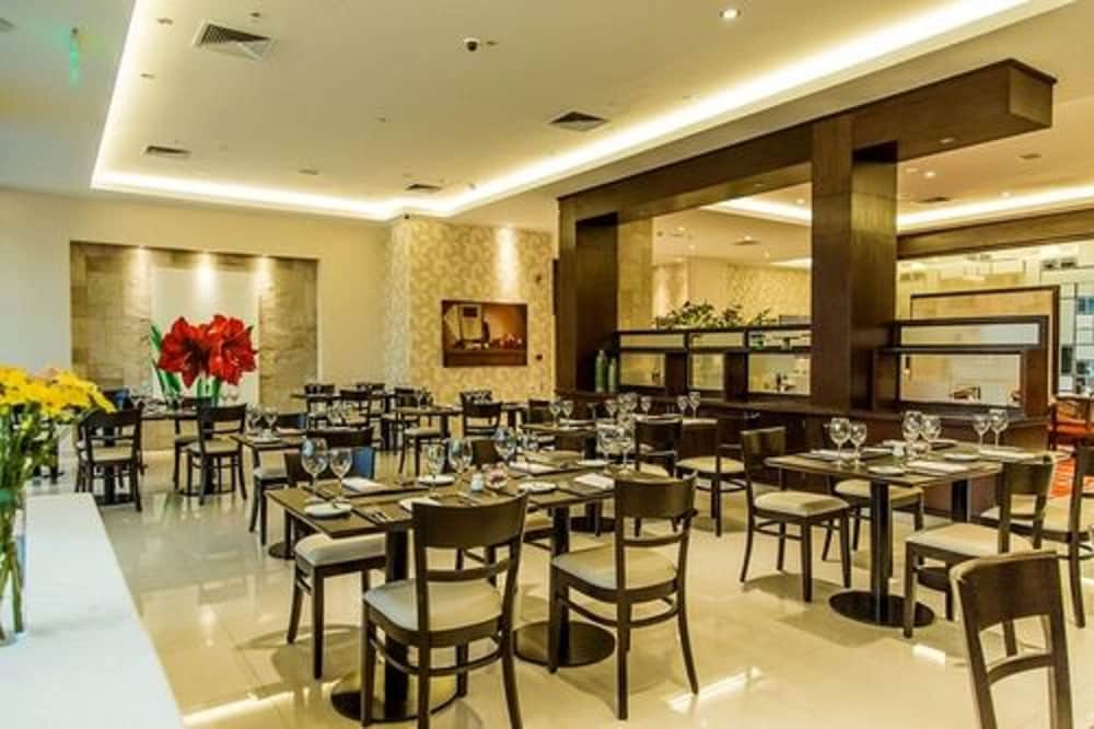 CARNAVAL HOTEL CASINO 36/52