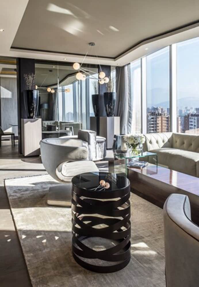 ICON HOTEL 43/58
