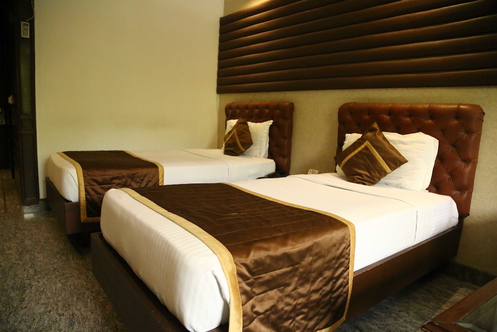 HOTEL PARK INN 12/37