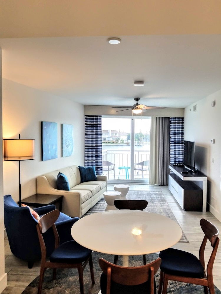 Provident Oceana Beachfront Suites 53/77