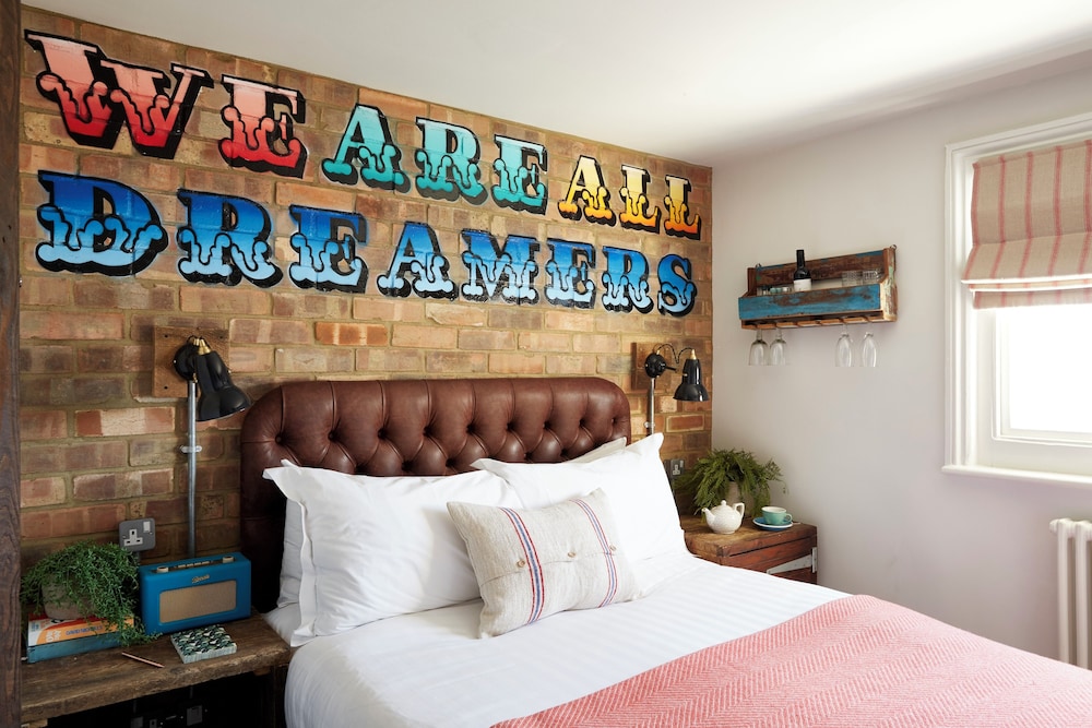 CITY, DOUBLE BED, SEA VIEW