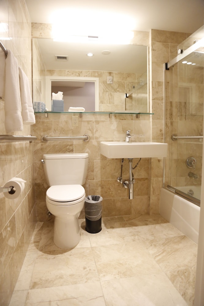 Hotel 32 32 46/78