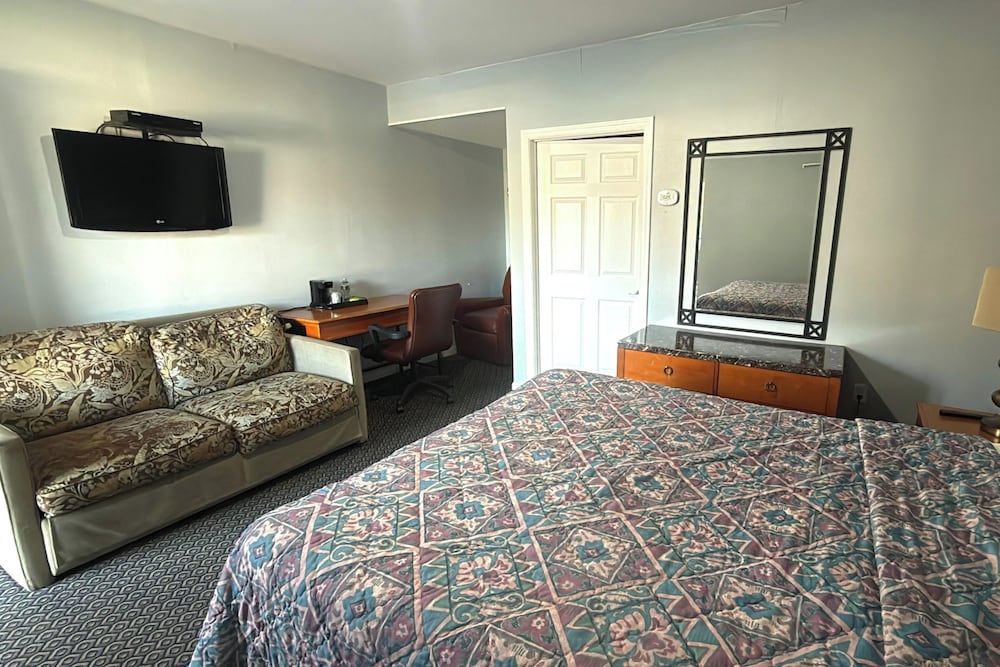 At 9 Motel Near Freehold I-195 16/38