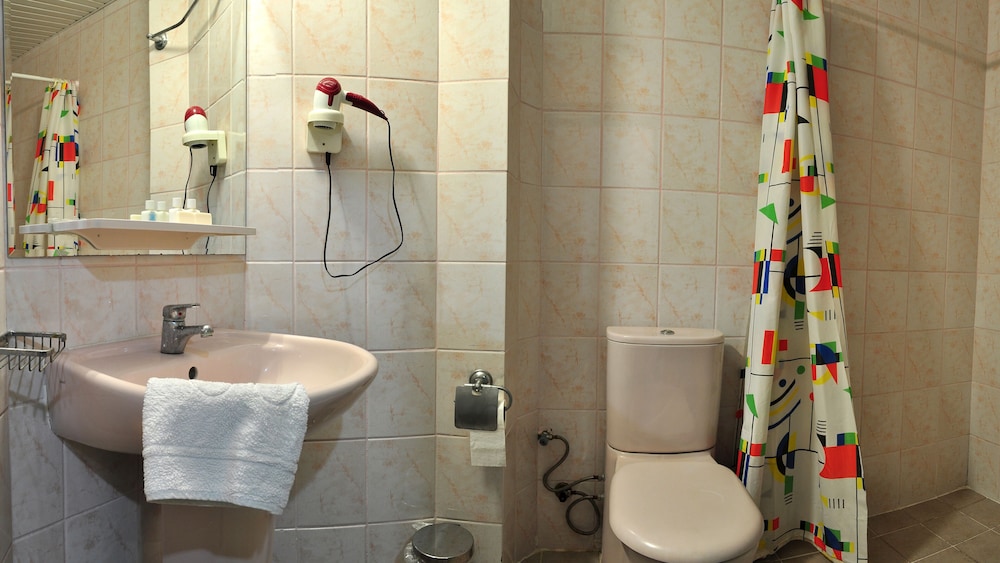 غرفة قياسية رباعية بسرير كوين وسريرين منفصلين، Kleopatra Sun Light Hotel 8/9