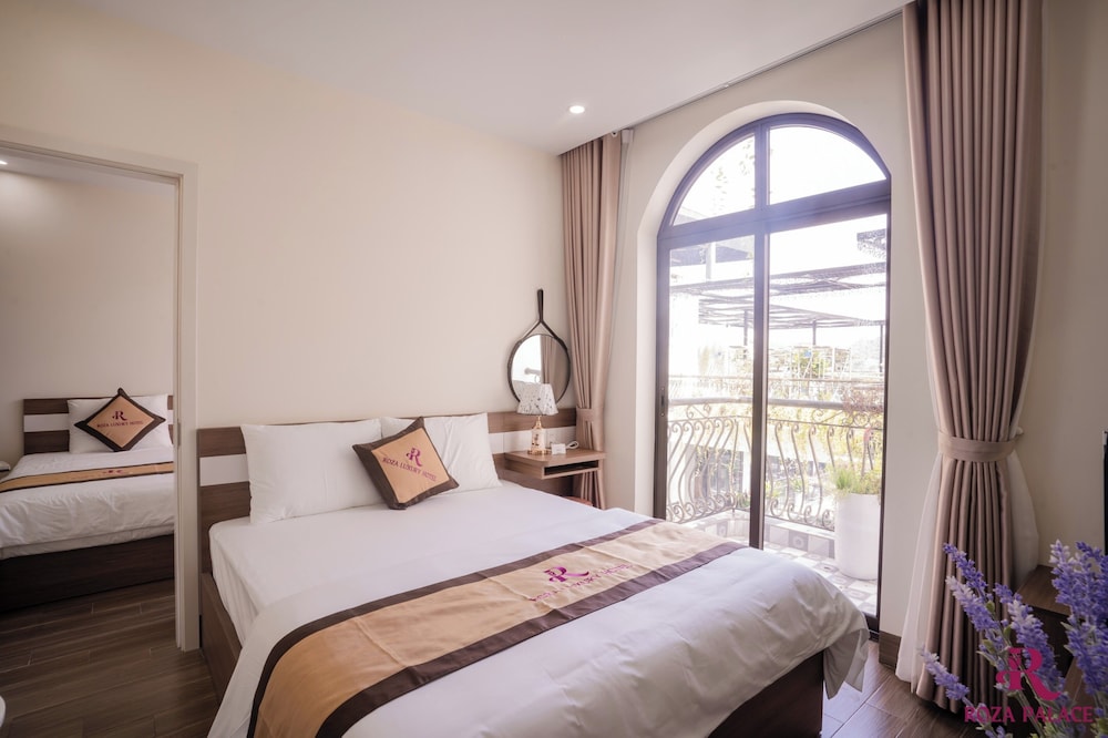 Roza Palace 17/50
