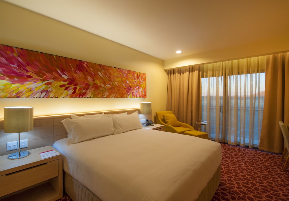 Crowne Plaza Alice Springs Lasseters 17/57