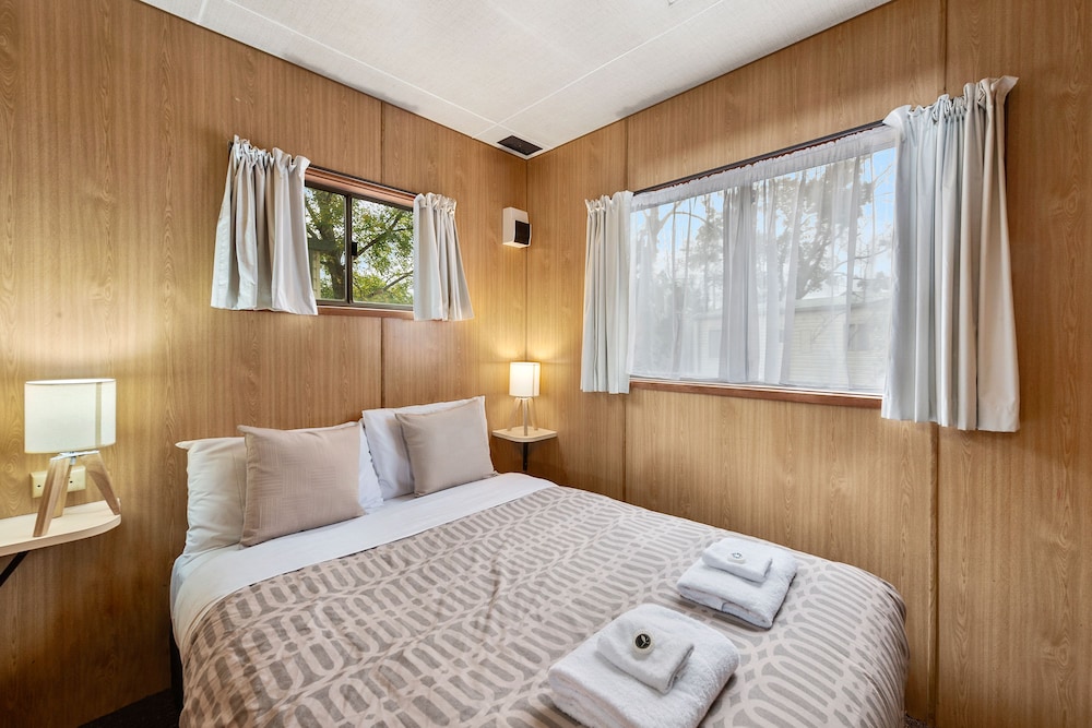Budget, Cabin, 1 Double and 2 Bunk Beds, 4 Bathrooms