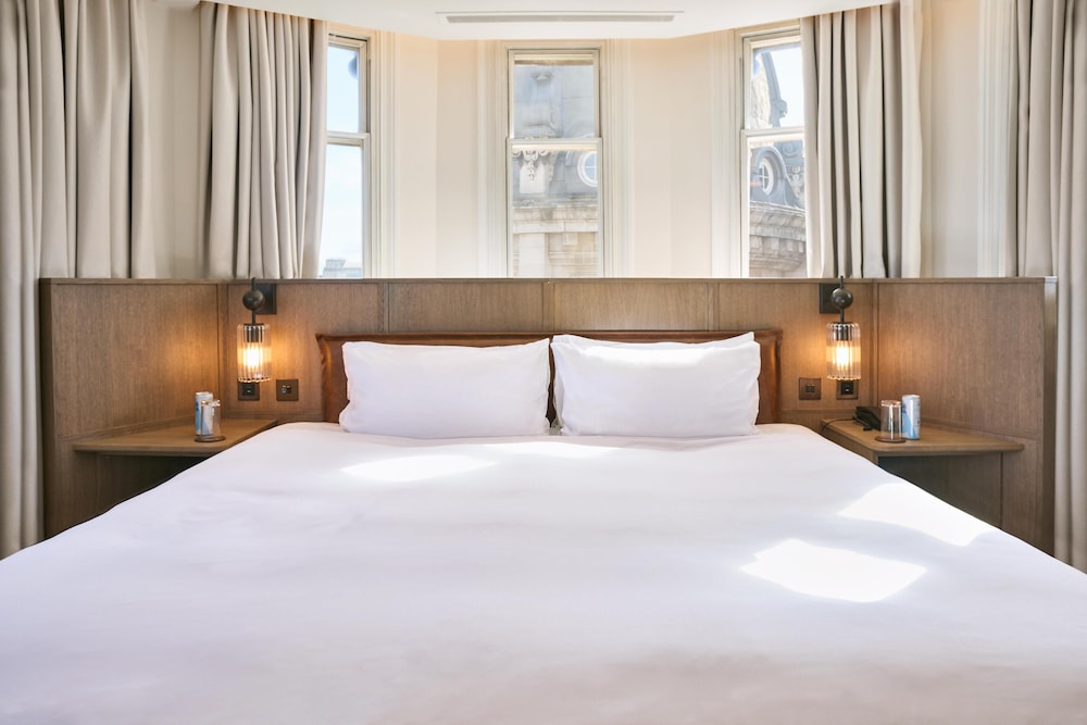 Radisson Blu Hotel, London Tottenham Court Road 10/49