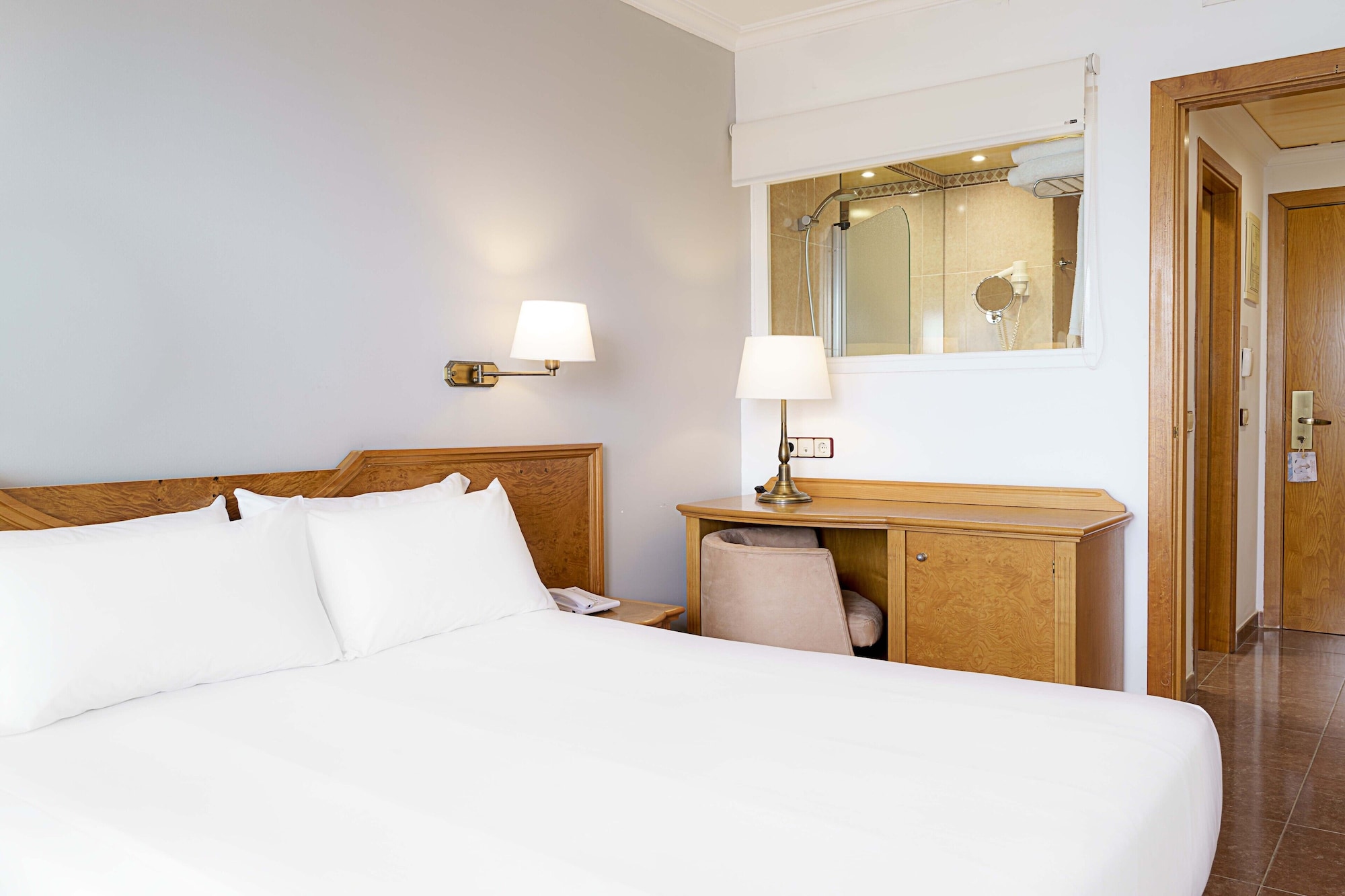 Junior Suite, Twin Beds, Sea Front, Balcony
