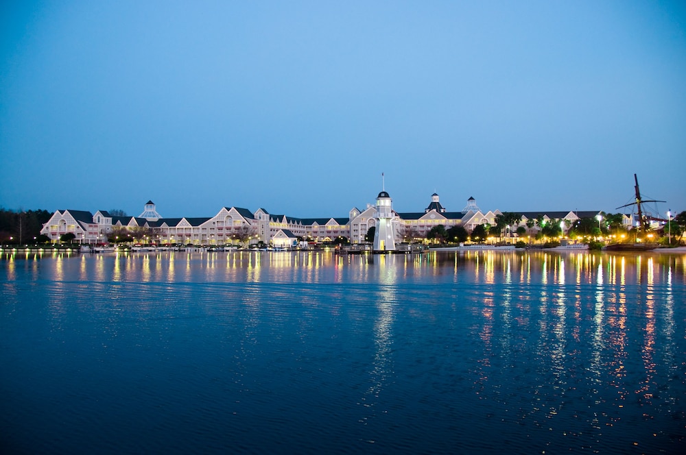 Disneys Yacht Club Resort 44/50