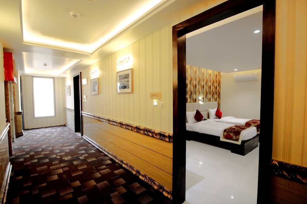 Pinnacle by Click Hotels, Lucknow 9/63