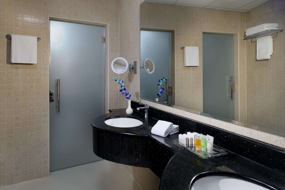 Al Safir Tower 42/72