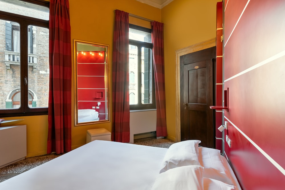 DELUXE, DOUBLE BED, JETTED TUB
