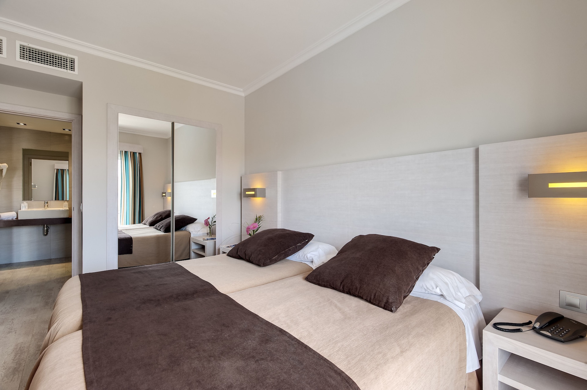 1 BEDROOM, APARTMENT, POOL VIEW