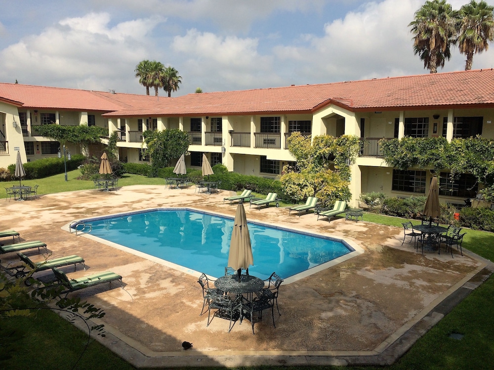 Quinta Dorada Hotel and Suites 1/34