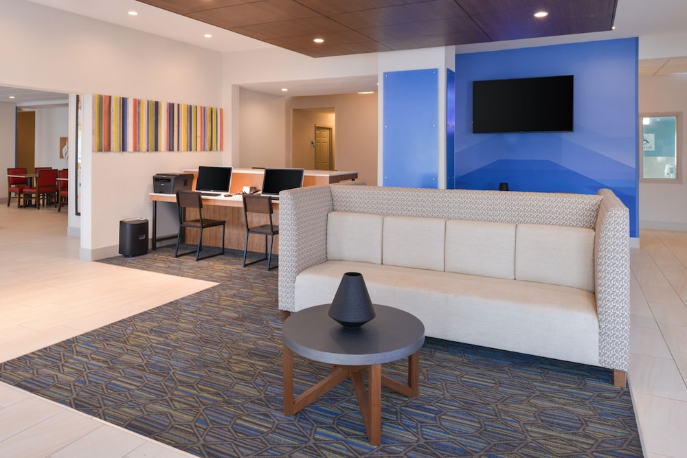 Holiday Inn Express And Suites Omaha 120th And Maple 11/56