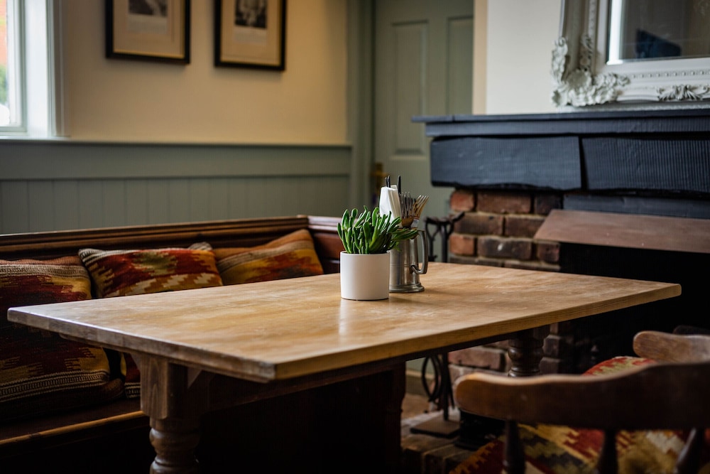 The Cricketers Inn 37/42