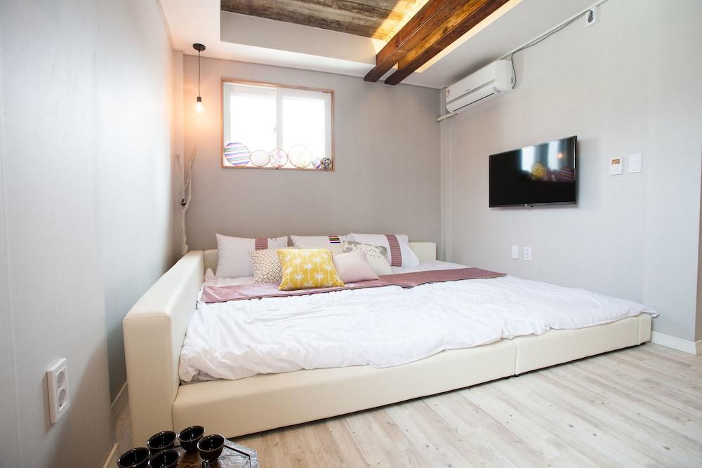 Room, Single Bed