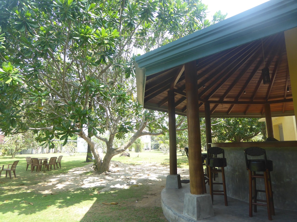 Raja Beach Hotel 25/50