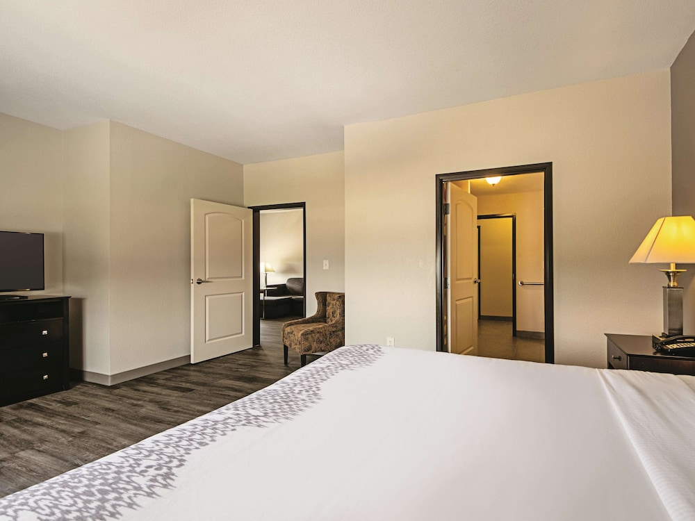 La Quinta Inn & Suites by Wyndham McKinney 24/45