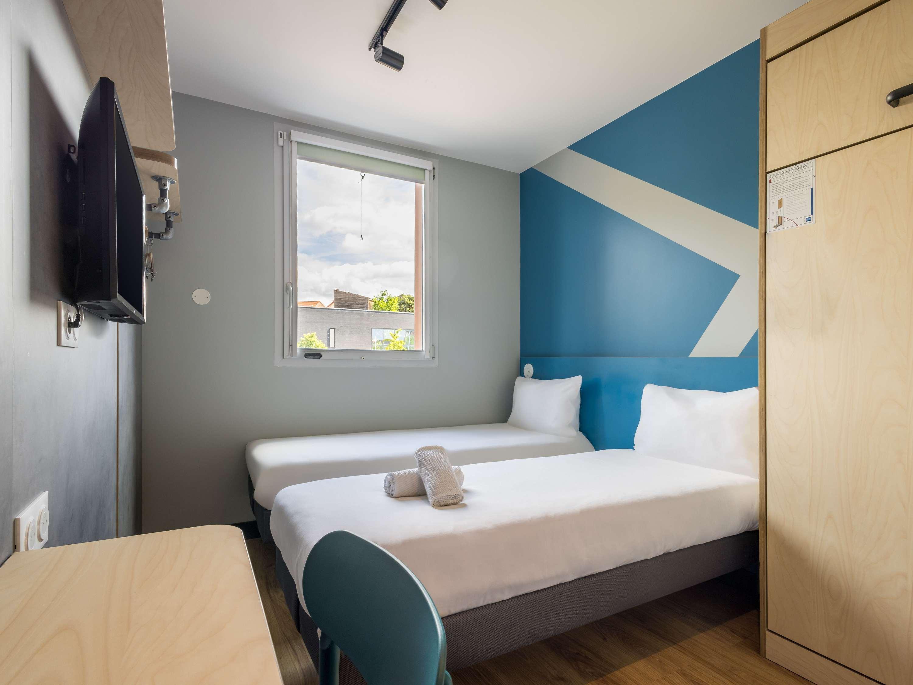 ROOM, TWIN BEDS, MURPHY BED