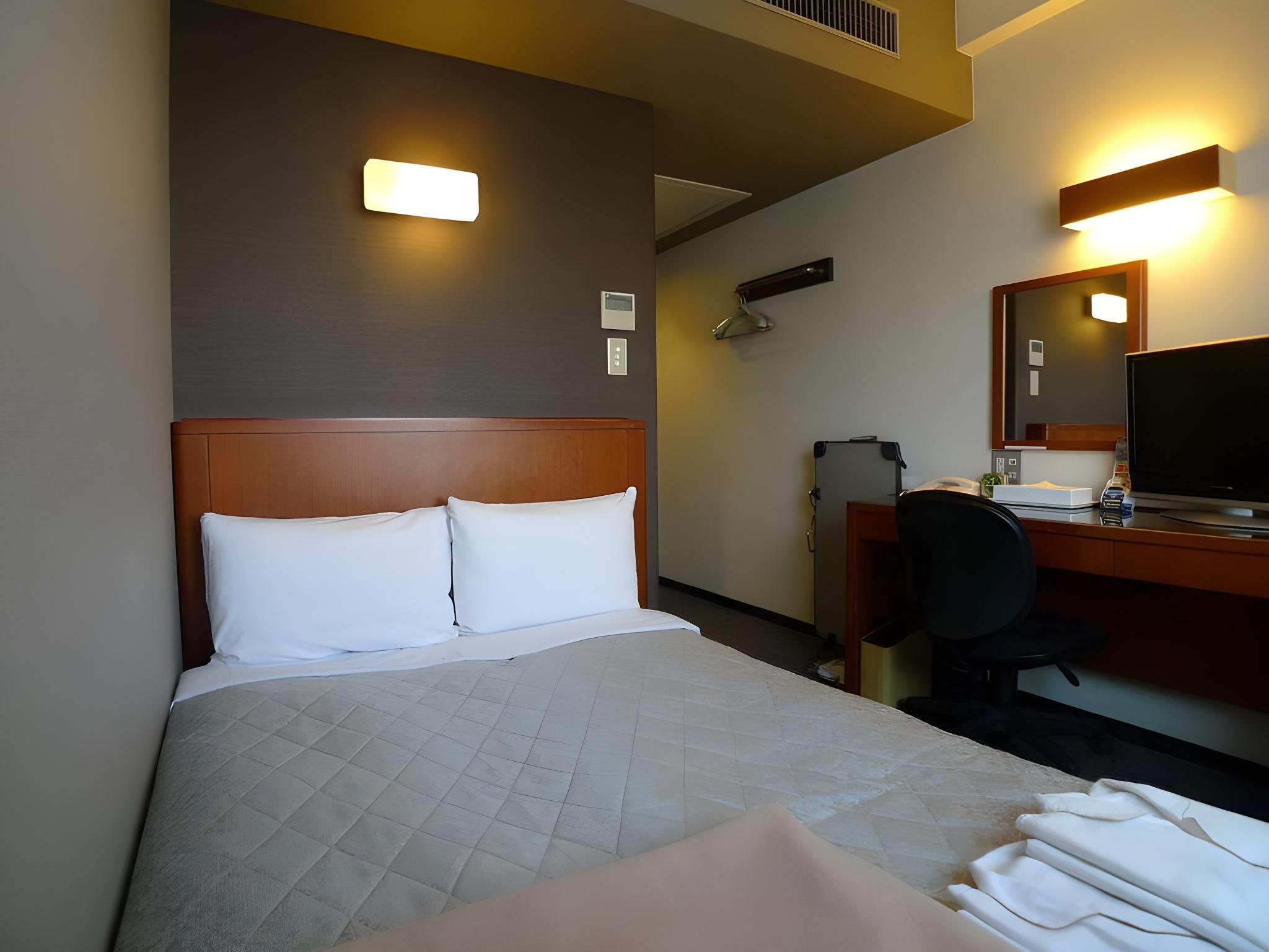 Hotel Crest Ibaraki 6/13