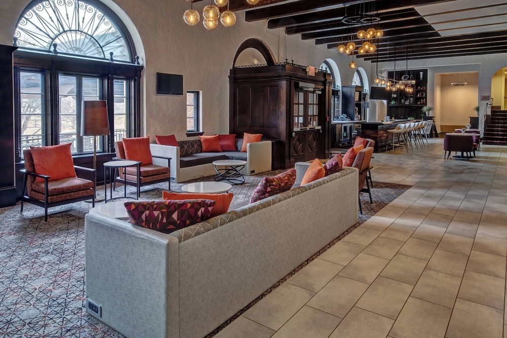 Courtyard by Marriott Kansas City Country Club Plaza 22/38