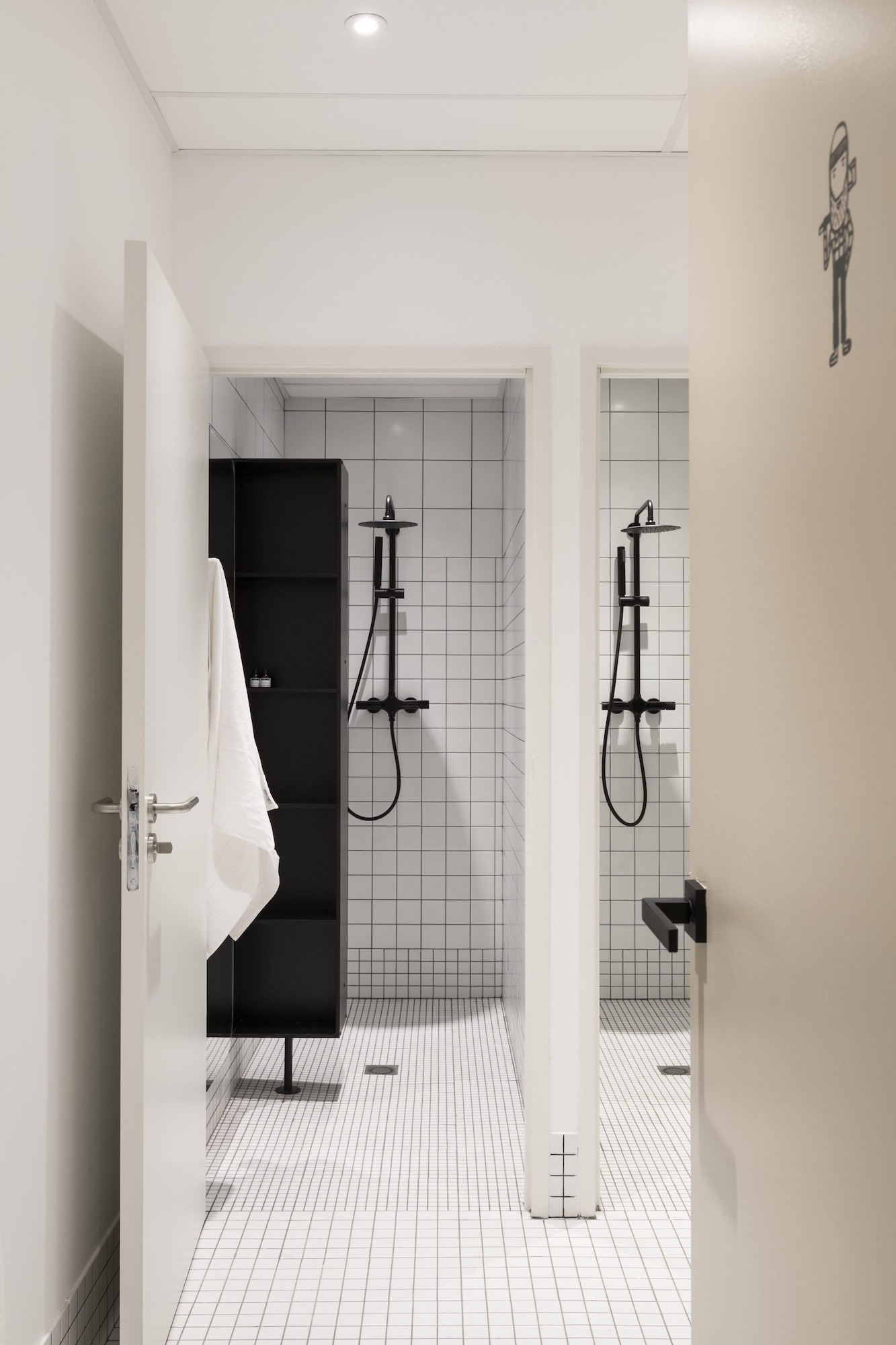 PRIVATE, MIXED DORM, 6 PEOPLE