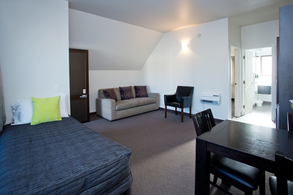 Cable Court Motel 20/37