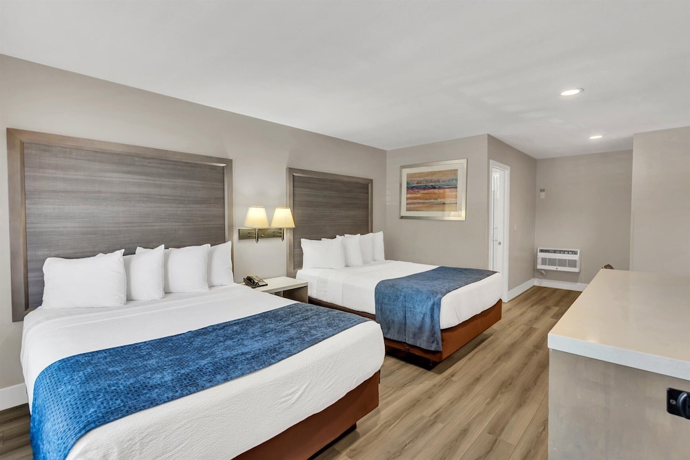 Hotel 414 Anaheim 27/66