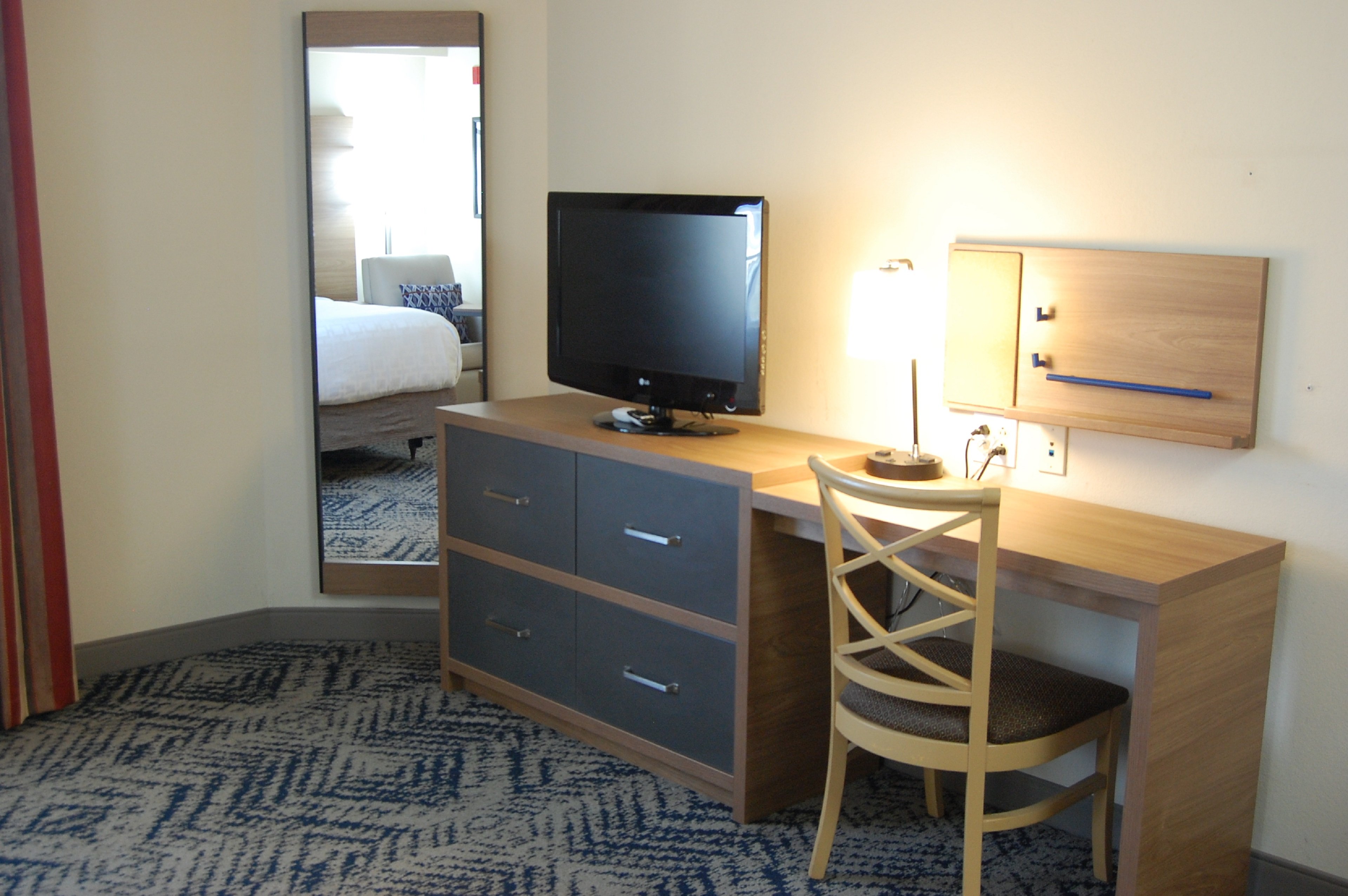 CANDLEWOOD SUITES HARRISBURG 68/76