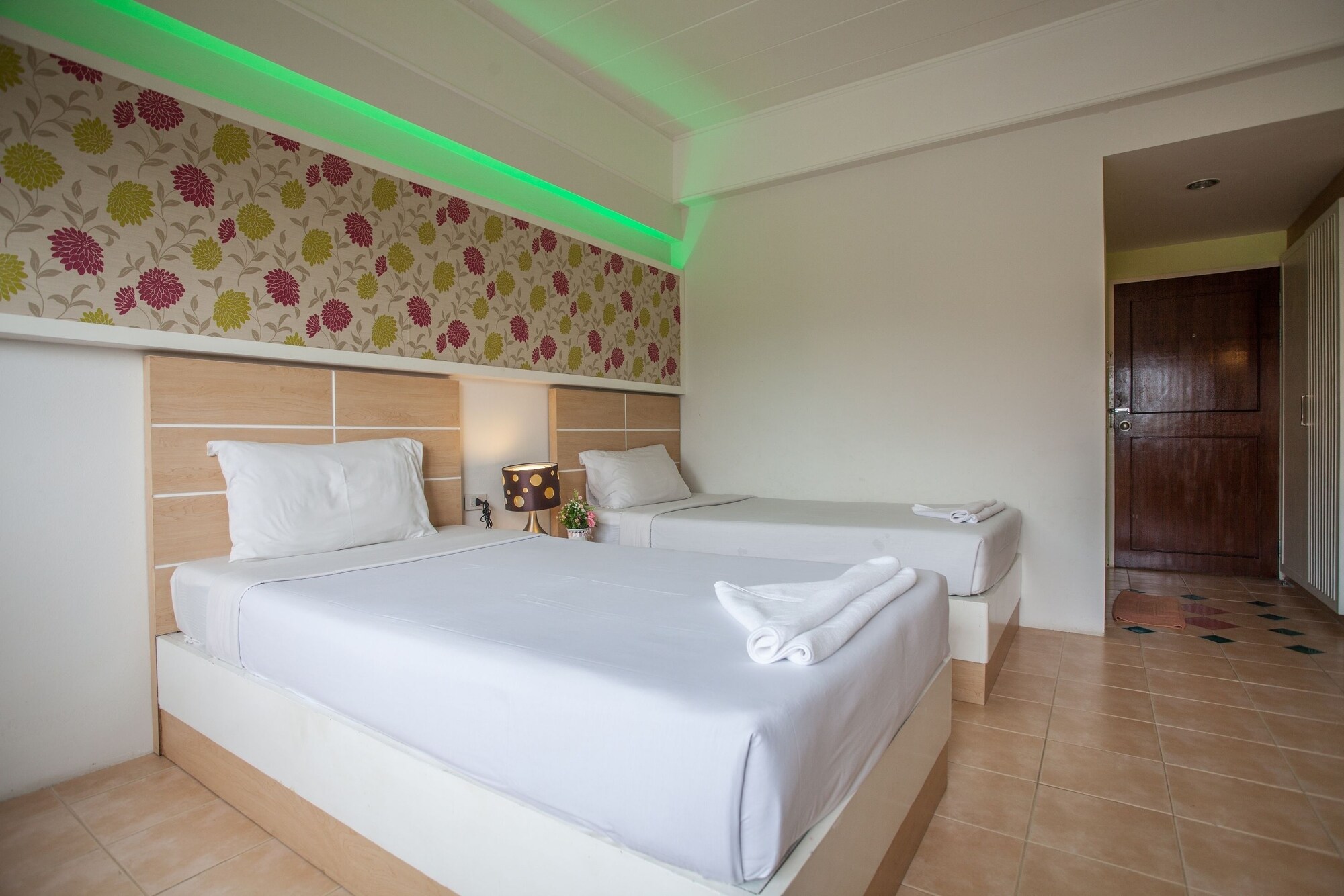 STANDARD, TWIN BEDS, CITY VIEW
