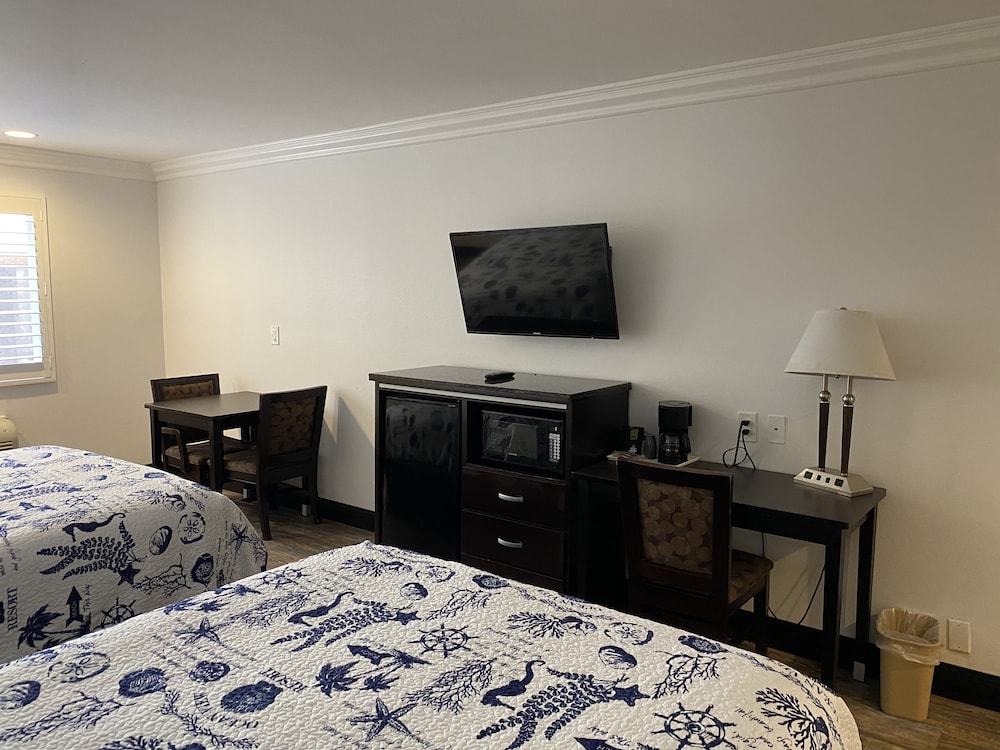 Ocean Surf Inn & Suites 7/73