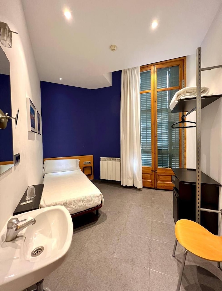 Hostal Apolo 13/46