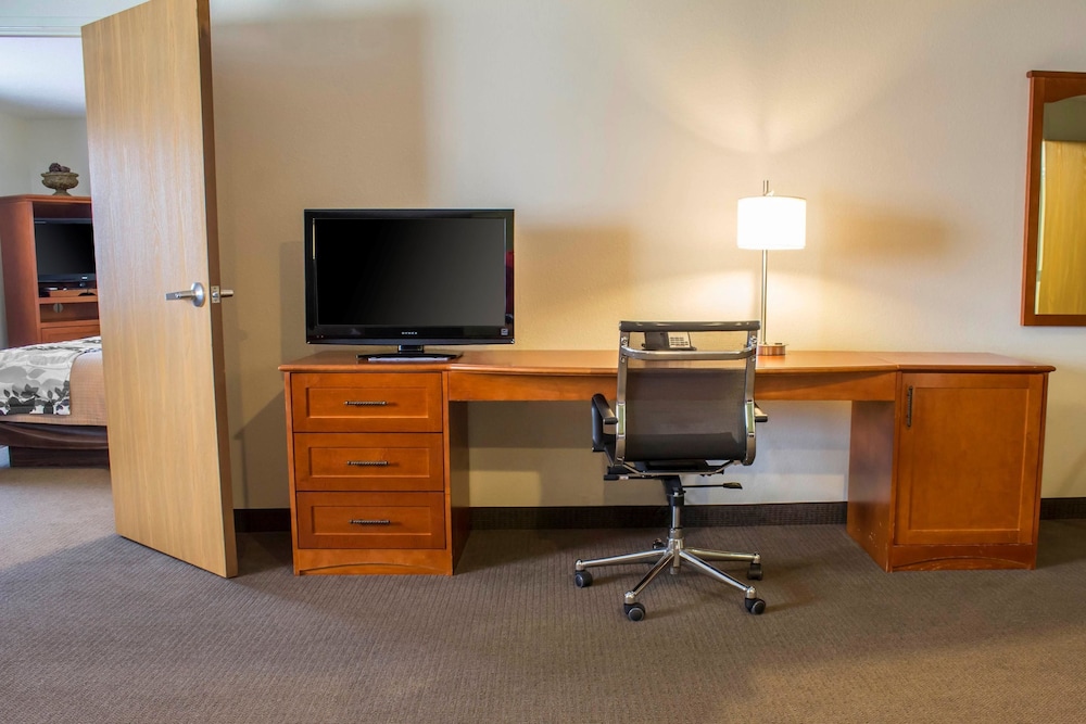 Sleep Inn & Suites Charles City 38/54
