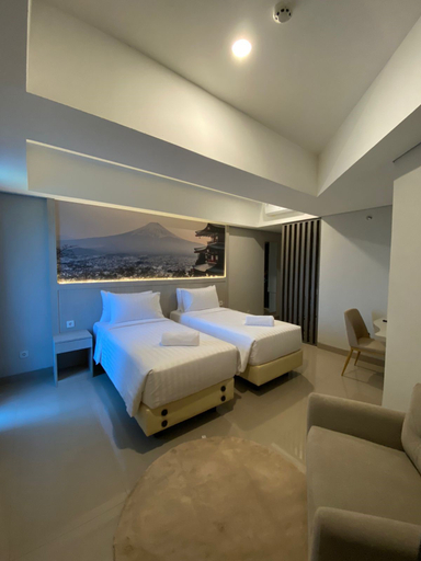 Super, Deluxe, Twin Beds