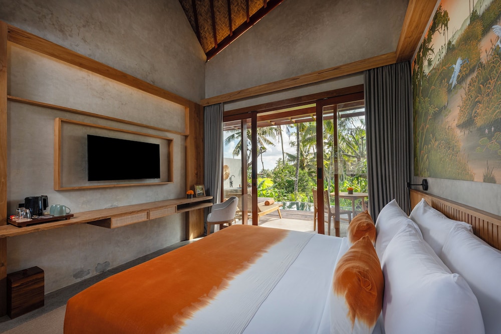 Inara, King Bed, Rice Field View