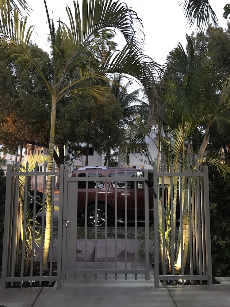 Luxury Miami Beach Apartments By Michigan 8/64