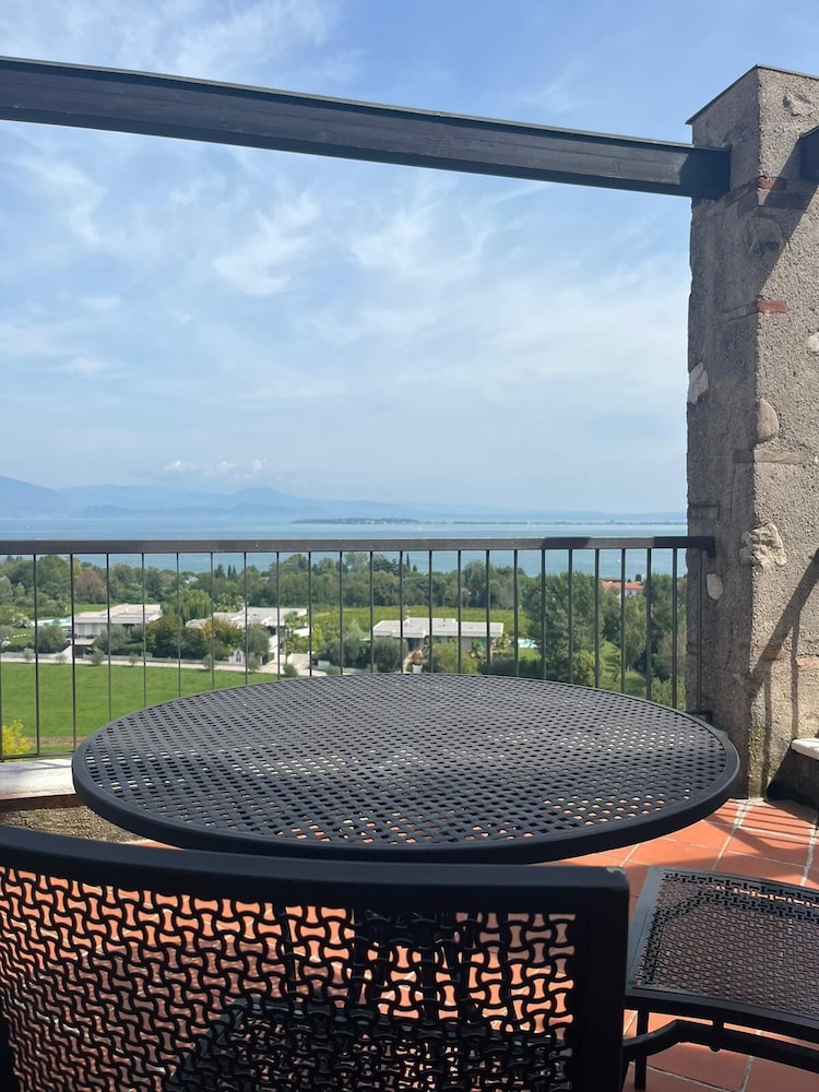 Castello Belvedere 39/50