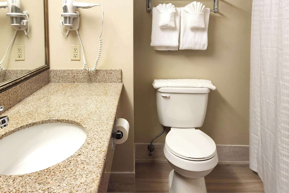 Comfort Inn & Suites Mount Pocono 50/50