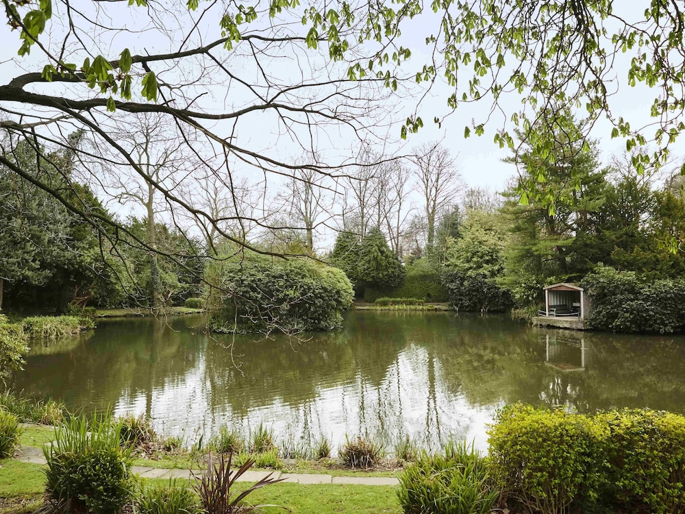 Mercure Sheffield Kenwood Hall & Spa 46/50